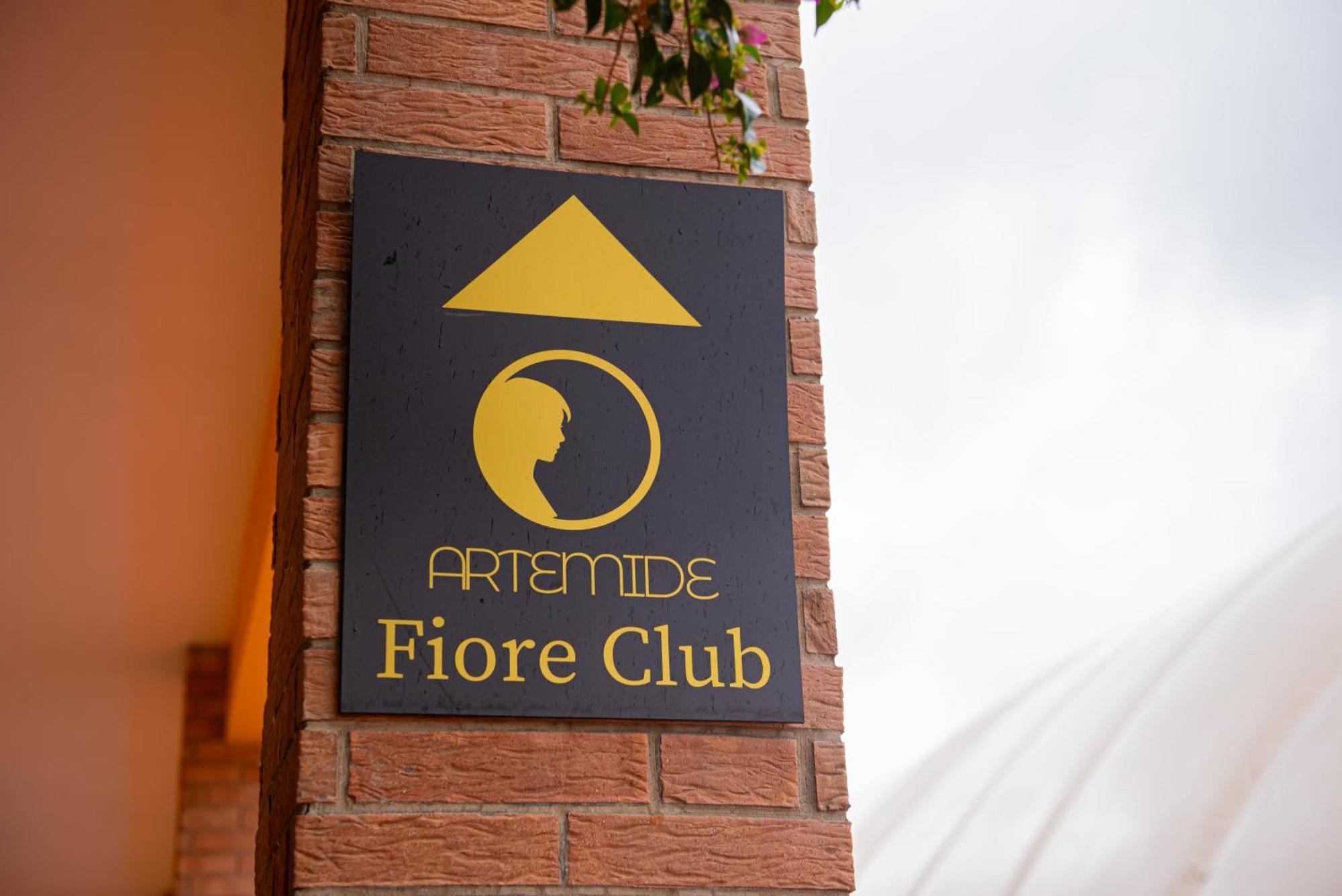 Artemide "Fiore Club" B&B Suite Spa 吉福尼瓦莱皮亚纳 外观 照片